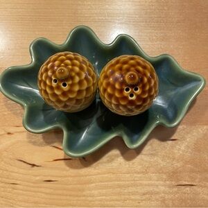 Acorn salt and pepper shakers set on an oak leaf. Like new condition but vintage